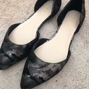 Silver/black metallic camo pointed flats